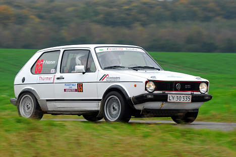 De erfarne kørere Troels Lund og Peter Petersen kom sent i gang i deres VW Golf GTI, men kørte sig i efterårets løb frem til en flot andenplads.